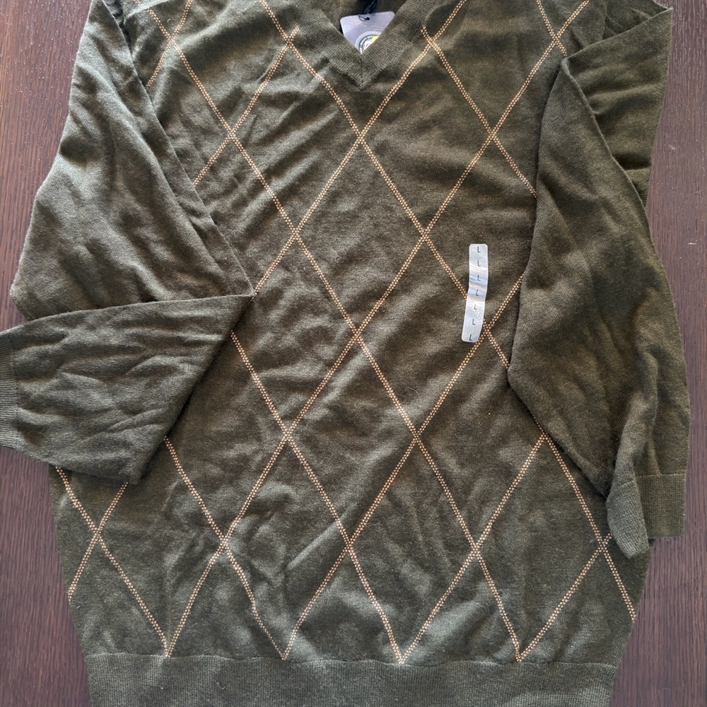 Roundtree & Yorke V-Neck Olive Sweater